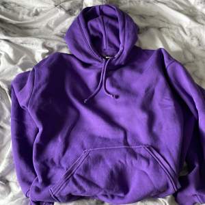 Bikbok hoodie använd väldigt lite storlek xs