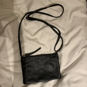 Väska - En liten väska som inte har några skador och är i fint skick!