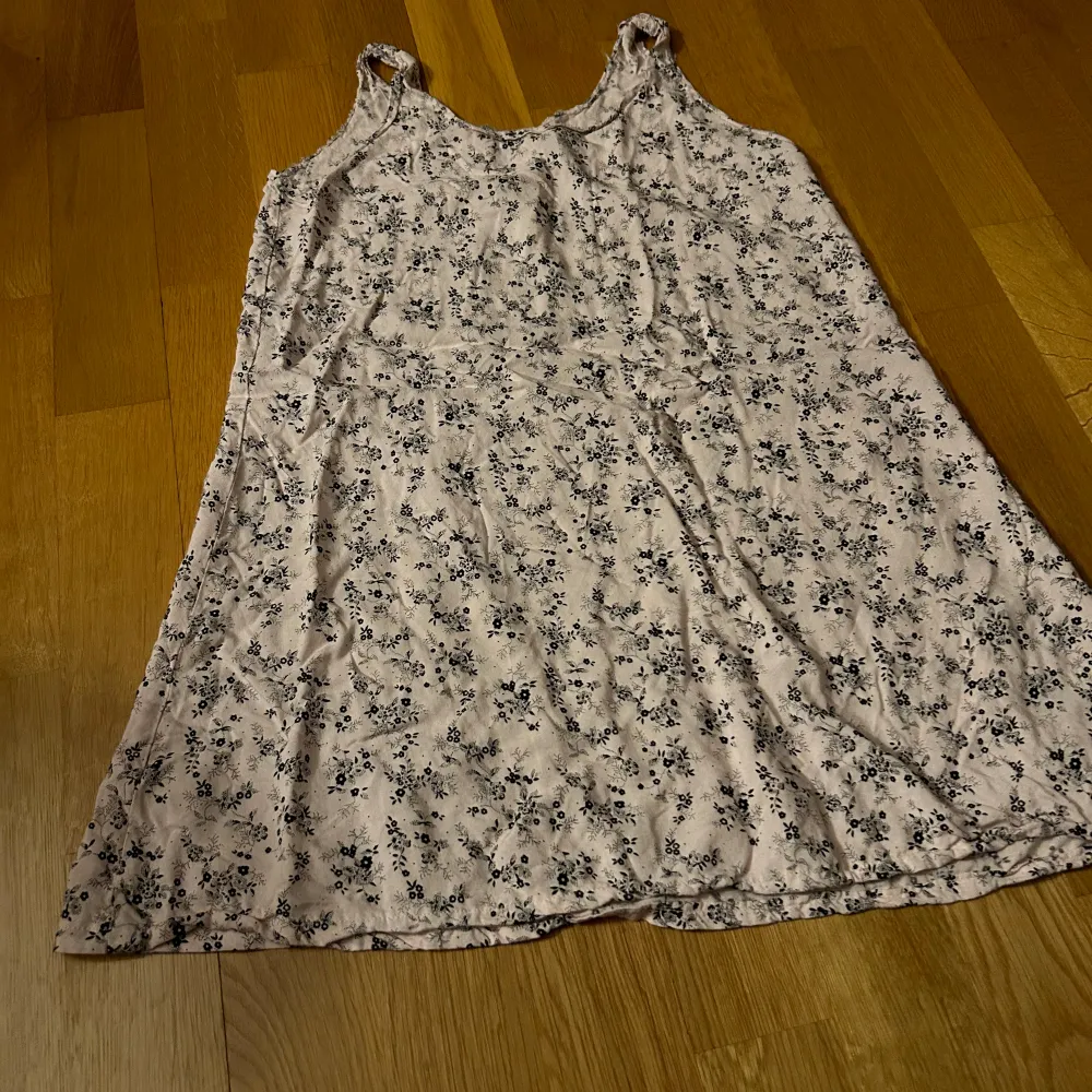 handmade, barely used girl dress. Klänningar.