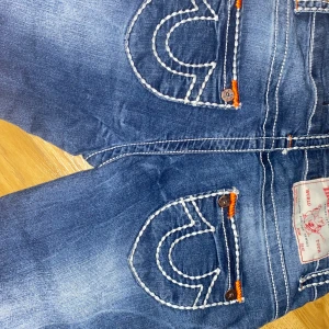 True religion jeans - Har typ aldrig använt dom. Bra skick. Dom är förstora för mig. Jag tror att dom är storlek S