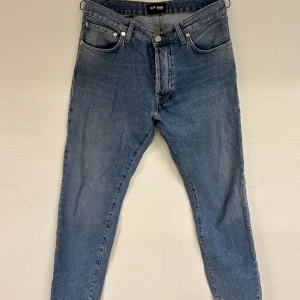 Jeans  - Fina jeans i bra skick och dessutom en perfekt färg på jeansen🤍