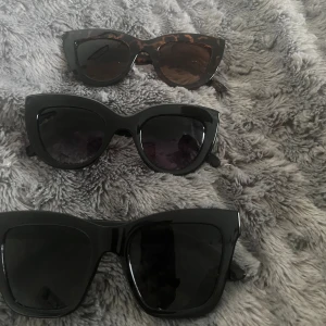 Solglasögon  - Solglasögon som inte längre kommer till användning 🥰 80kr/st