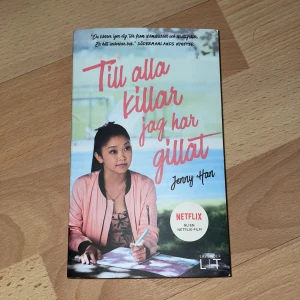 Boktok bok : Till alla killar jag har gillat, bok, böcker, Jenny Han - Boken är inte använd och är i perfekt skick. Den passar barn och unga och är 316 sidor. Boken finns även som serie på Netflix. Den är på svenska. 