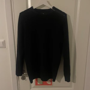 svart tröja  - nyskick 