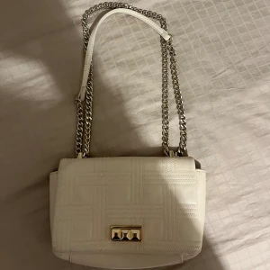 Väska - Jättefin väska i beige.