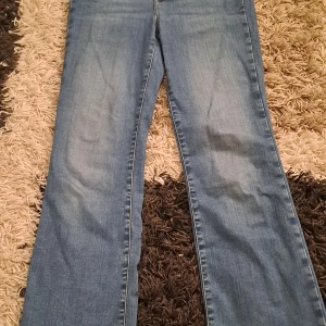 Jeans bootcut - Jeans från Cubus. Storlek S/30. "Curve Bootcut"