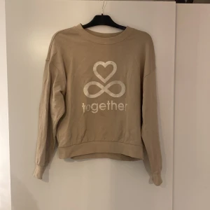 Långärmad tröja - Lite kortaremodell, långärmad tröja