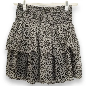 Volangkjol  - En fin volangkjol köpt från Lindex, har endast använts ett fåtal gånger så de är i väldigt fint skick. Kjolen har inga märken eller skador. Storlek 170💗