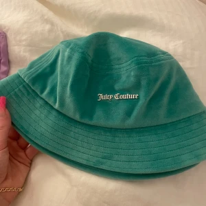 Juicy Couture Bucket Hat - One Size. Aldrig använt. Juicy Couture. Unisex
