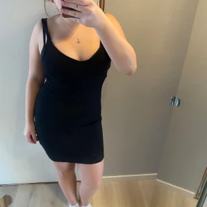 Klänning  - Kort tajt klänning ifrån bikbok! Den är helt slutsåld. Den är andvönd en gång så väldigt ny!