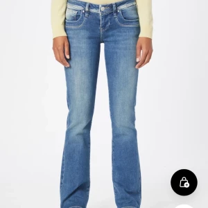 Ltb jeans valerie  - Blåa ltb valerie jeans, använda två gånger men dom är tyvärr för stora, slut överallt. Köpte för 915 därav priset 