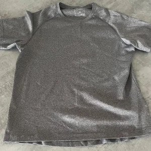 Tränings tröja - Säljer denna tränings tröja i storlek M och nyskick