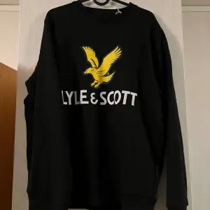 En helt ny Lylen scott tröja. Aldrig använts. Pris kan diskuteras!. Säljer för att den är för stor.