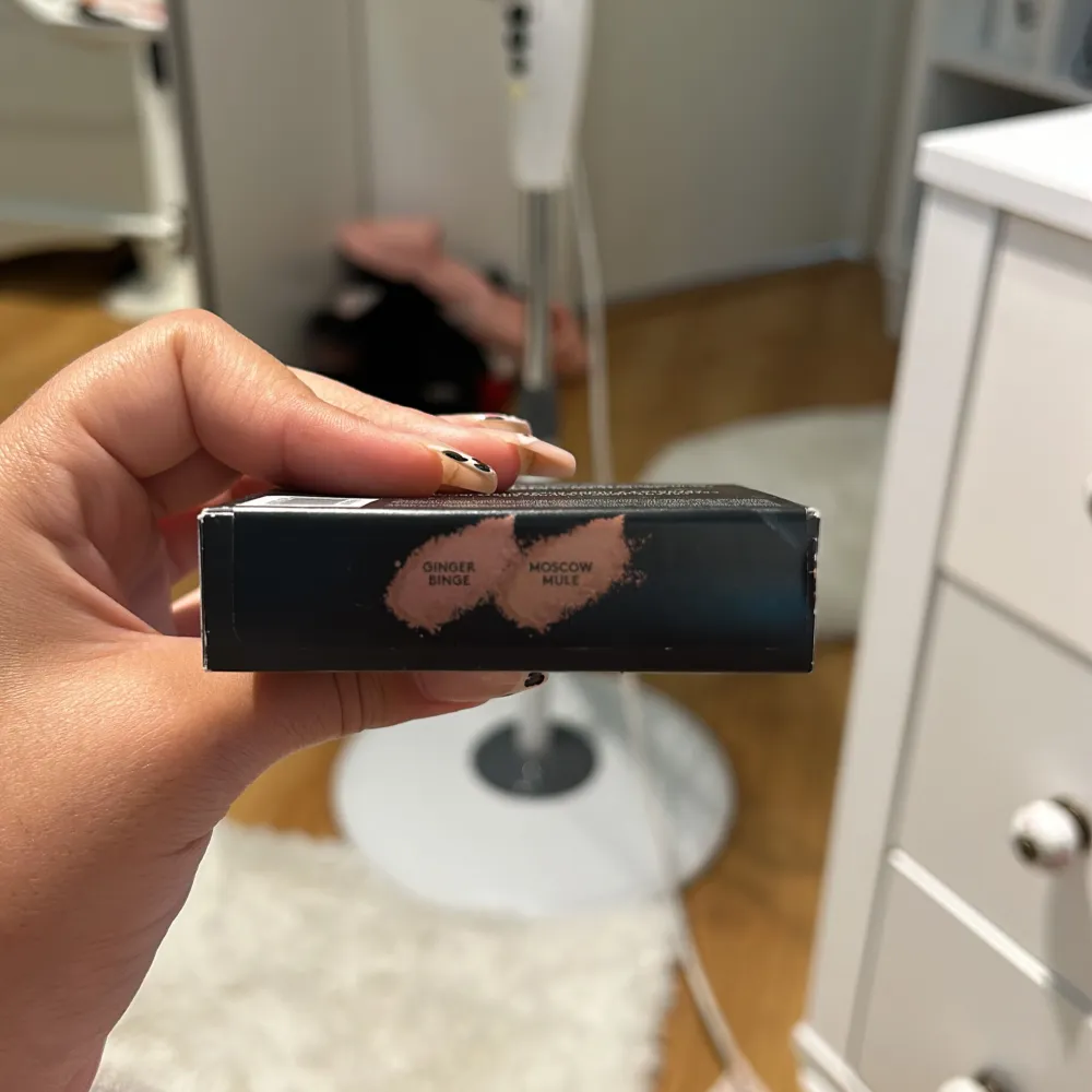 Helt ny fenty Blush köpt från London finns ej i Sverige . Skönhet.