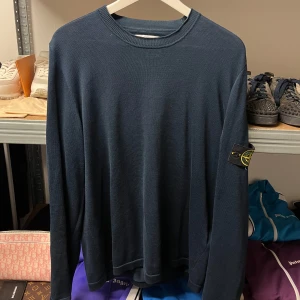 Stone Island Sweatshirt  - WTS Stone Island Sweatshirt  Storlek: Large Skick: 8/10 Pris: 1200:-  Vänligen hör av dig vid frågor eller önskemål om mer bilder osv.
