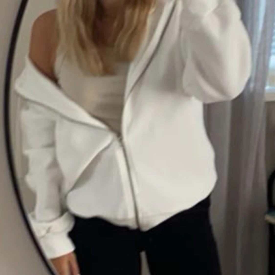 Vit hoddie med dragkedja