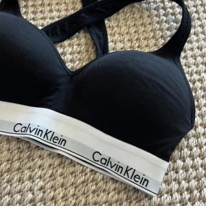 Calvin Klein bh - Säljer då den tyvärr blivit för liten, storlek S, finns även i grå 💕