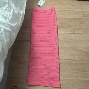Helt ny kjol från bershka - helt ny kjol från bershka, säljes då den var för liten på mig.  Köptes i kroatien Storlek Xs