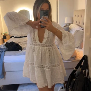 klänning - Super gullig klänning från asos i storlek xs. Endast använd en gång. Nypris 569🤍