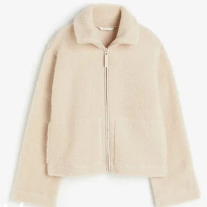 Teddy Jacka i pile från hm - Jätteskön jacka från hm, den är i nyskick och är använd väldigt varsamt, 