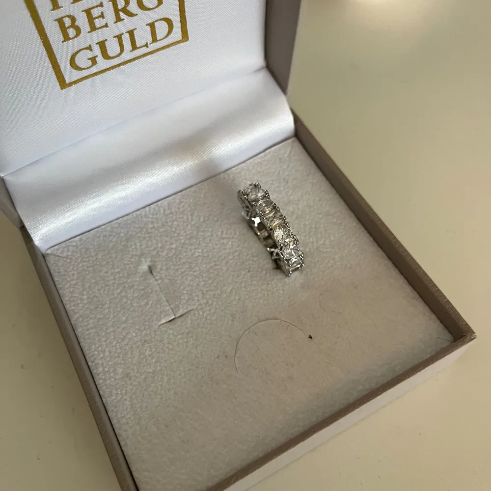 SUPER COOL ring, använd väldigt fåtal gånger💓. Accessoarer.