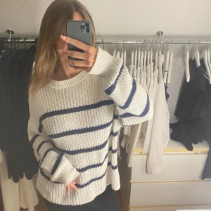Randig tröja - Stickad randig tröja 💞