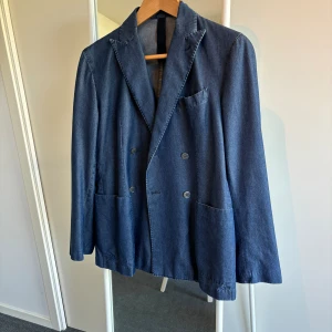 Santaniello denim jacket - Dubbelbröstad kavaj från Santaniello Denim, 100% Cotton Nypris 10000kr Strl 46