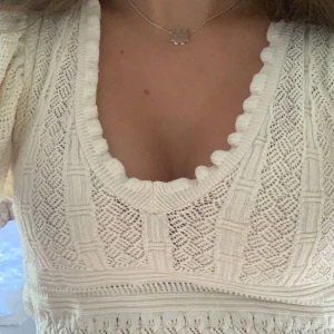 Söt topp från Zara - Virkad söt topp från zara, får ingen användning av den längre tyvärr Perfekt till sommaren!