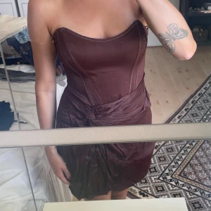 Korsettklänning från Zara - Korsettklänning från zara, storlek L men absolut mer som en M 😍