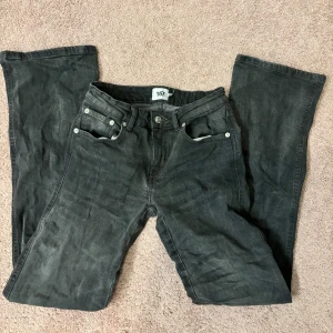 Bootcut jeans🐆 - Säljer dessa snygga bootcut jeans men snygga jackfickor för ett superbra pris. Ljuset är lite konstigt på bilden. Pris kan diskuteras🐆