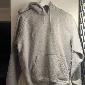 Grå hoodie från Urban classics. Skick 10/10, felfri. Storlek S.