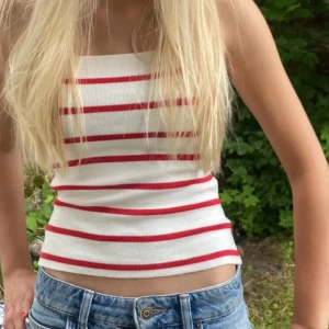 Tube topp - Säljer denna super fina tube topp som inte kommit till användning, endast använd fåtalgånger. Nyskick. Kan skicka fler bilder vid intresse 💓 från pull and bear 