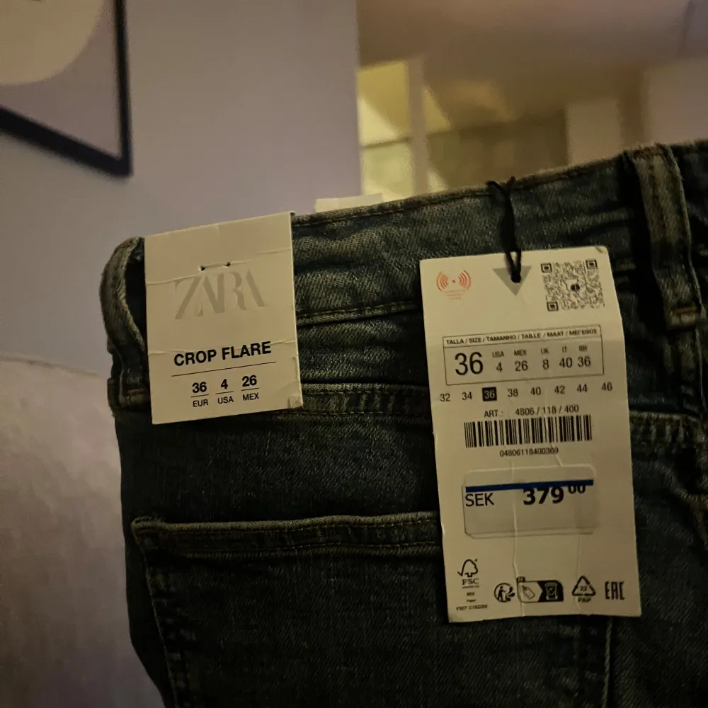 Helt nya jeans, oanvända. . Jeans & Byxor.