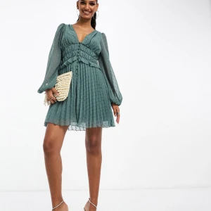 ASOS Klänning  - Väldigt fin klänning som endast använts en gång och är i nyskick!