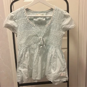 Odd molly blus - Köpt här på plick som tyvärr inte kommer till användning. Tröjan är i toppen skick! (Bilden är lånad från förra ägaren)