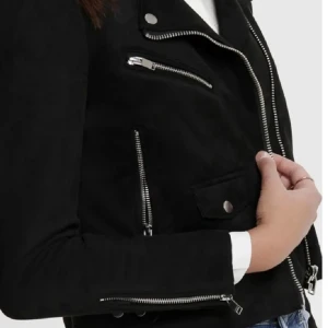 Mocka jacka - Säljer min mocka jacka då jag inte längre använder den. 