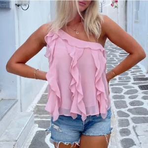 zaratopp!! - säljer nu denna så fina blus/topp 🎀🎀köpt här på Plick där av lånade bilder 💕