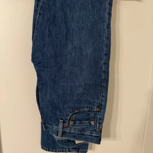 Levi’s 501 Stonewash (mörkblå) - Skick 10/10 Nypris: 1200 