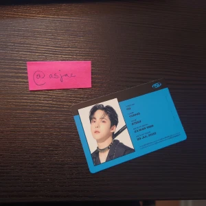 ATEEZ YUNHO The World ep.1 Movement ID photocard - ID pc av Yunho från the world ep.1 movement i superfint skick!  Baksidan syns på andra bilden, fler Yunho pcs finns bland mina annonser!