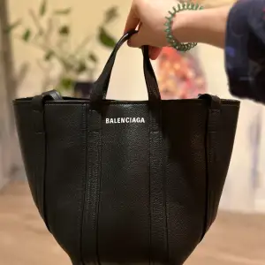 Helt ny tote väska från Balenciaga Köptes på NK 