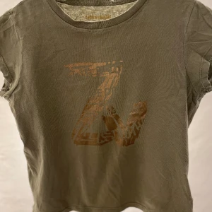 Zadig t-shirt - En jättesnygg zadig t-shirt. Storlek 12-XS