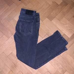 Sjuk snygga neuw jeans. Sitter som Replay Anbass. Storlek 30/34, väldigt snygg mörkgrå färg 