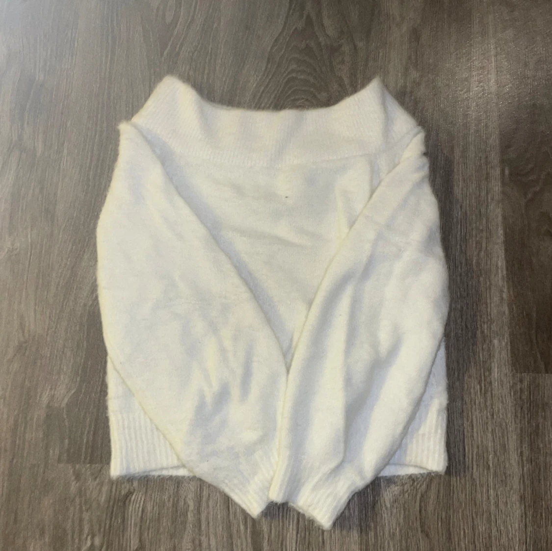 Stickad off shoulder