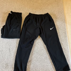 Nike Dri Fit byxor - Finns två stycken. 150 kr/ st