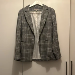 Rutig kavaj - Storlek 38 bra skick! 