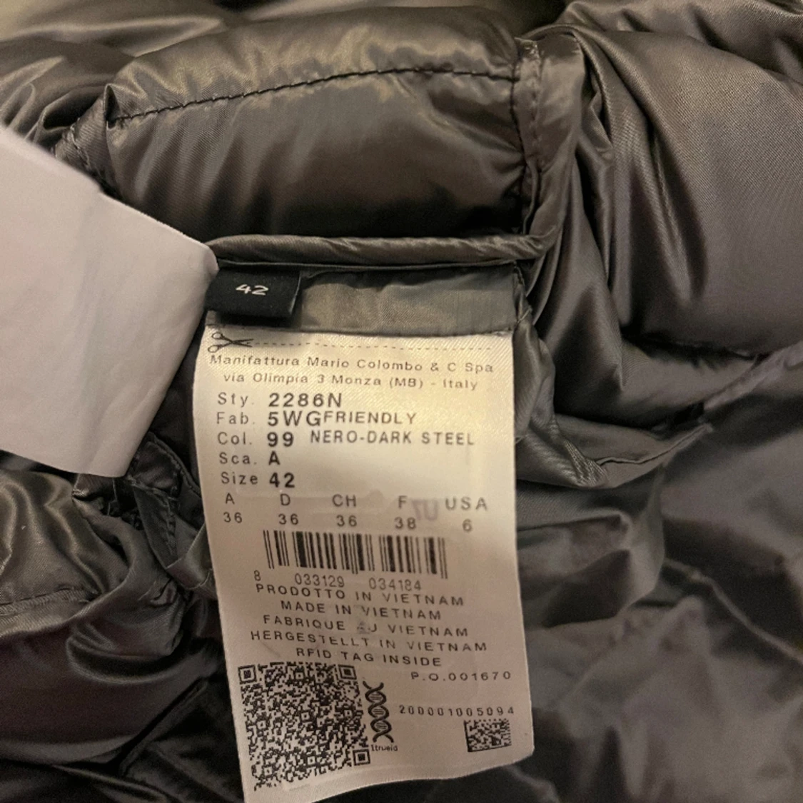 Svart halvglansig colmar jacka  - 91