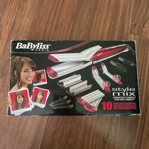 BaByliss paris Style mix - Med dessa verktyg kan du locka ditt hår på olika sätt, platta ditt hår och voffla ditt hår (Kolla bild 2). Verktygen är knappt använda 🩷