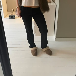 Lågmidjade kostymbyxpe - Fina lågmidjade kostymbyxor från grunt🤗