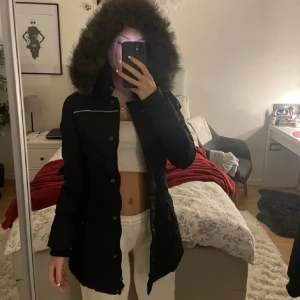 Jacka - Vinterjacka köpt för många år sen, använde 1 vinter 🤍