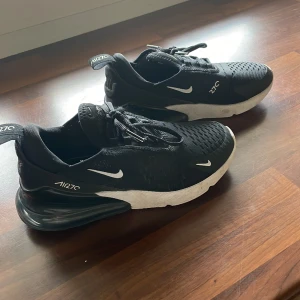 Nike Air Max 270 - Sparsamt använda.  Storlek 38